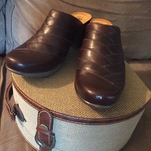 NAOT Womens Brown Leather pleated clogs Sz 40
